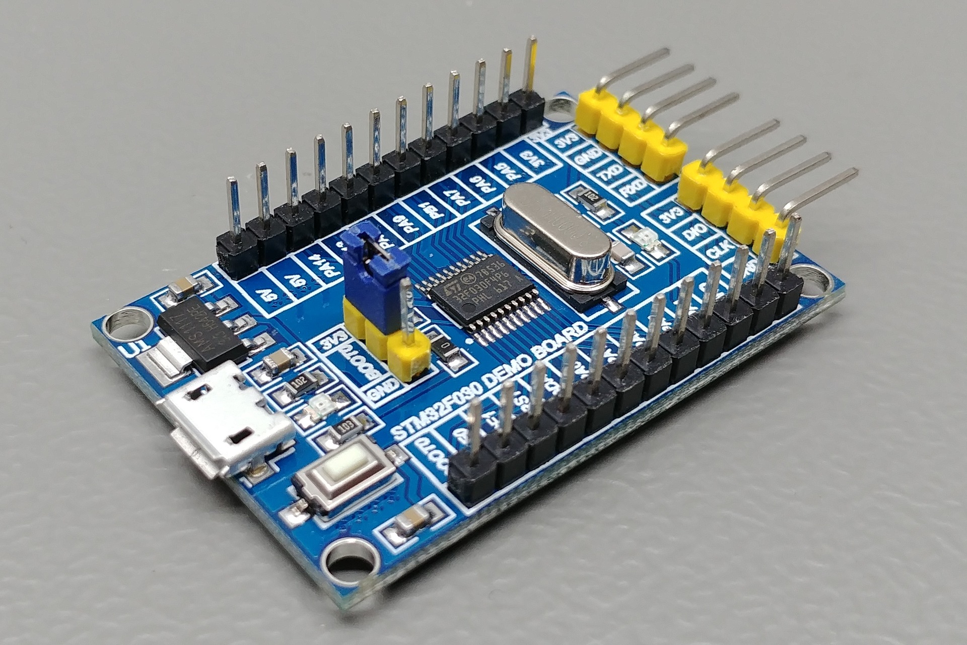 STM32F030 DEMO BOARD V1.1: Perspective view