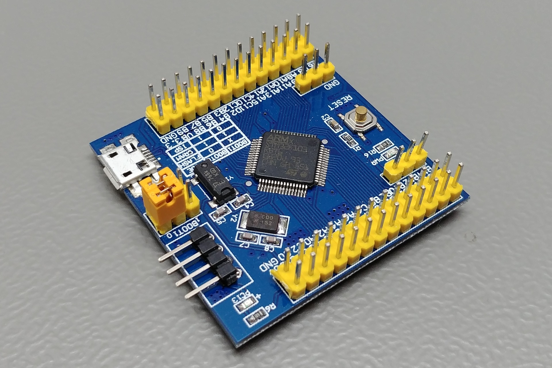 Picture of the vcc-gnd.com STM32F103RBT6