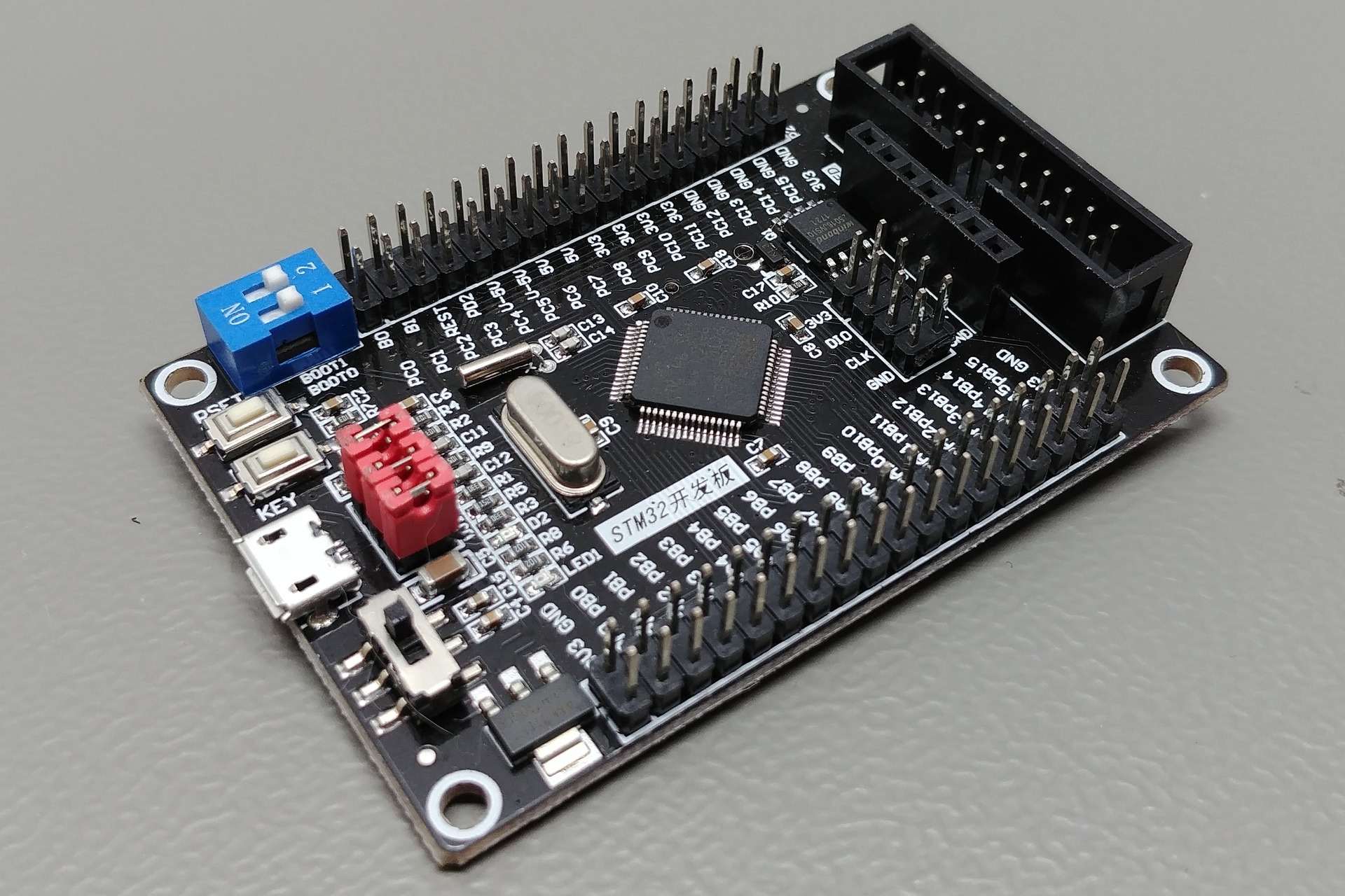 Picture of the STM32F103RCT6 V1.0