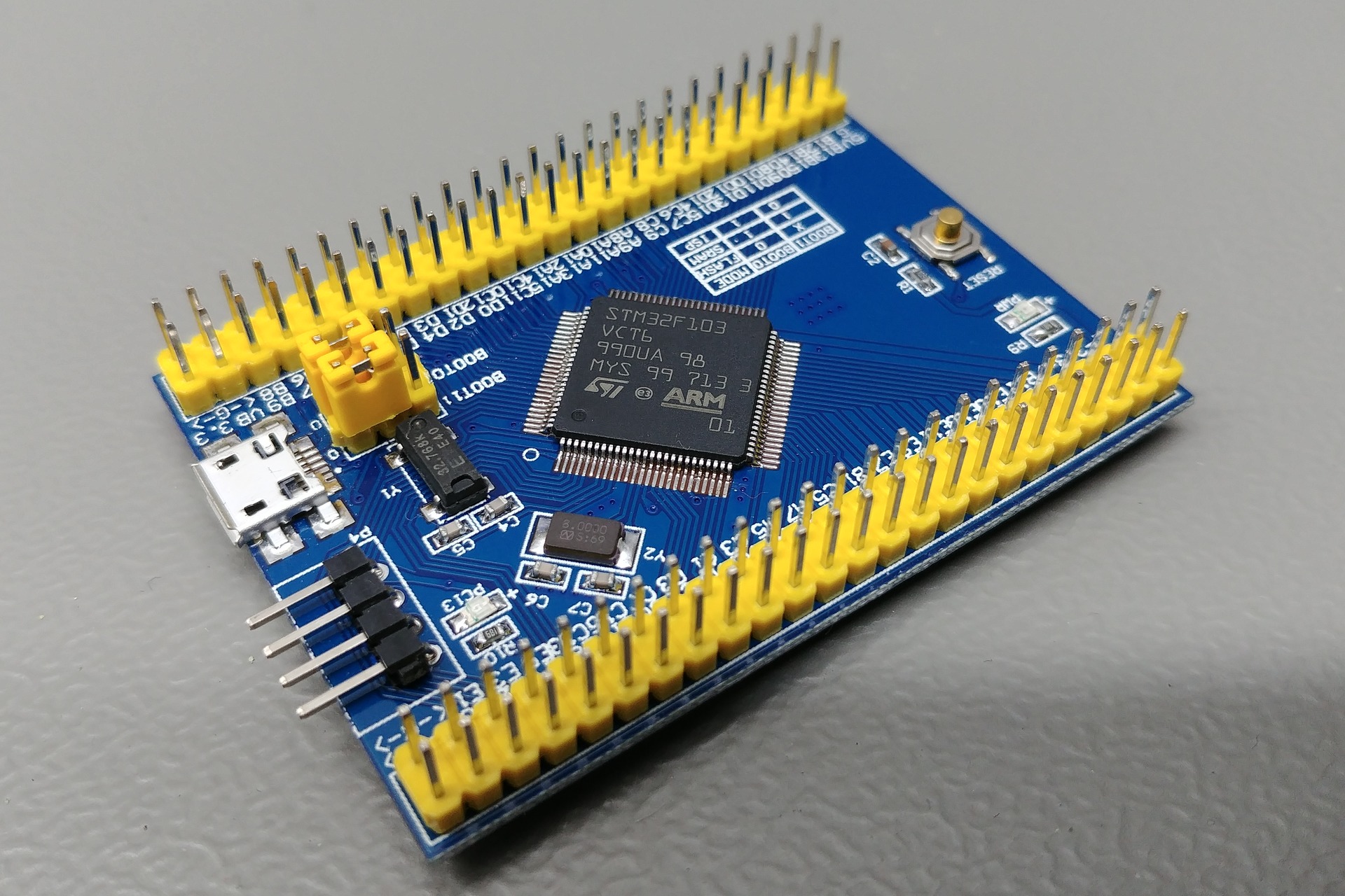 Picture of the vcc-gnd.com STM32F103VCT6