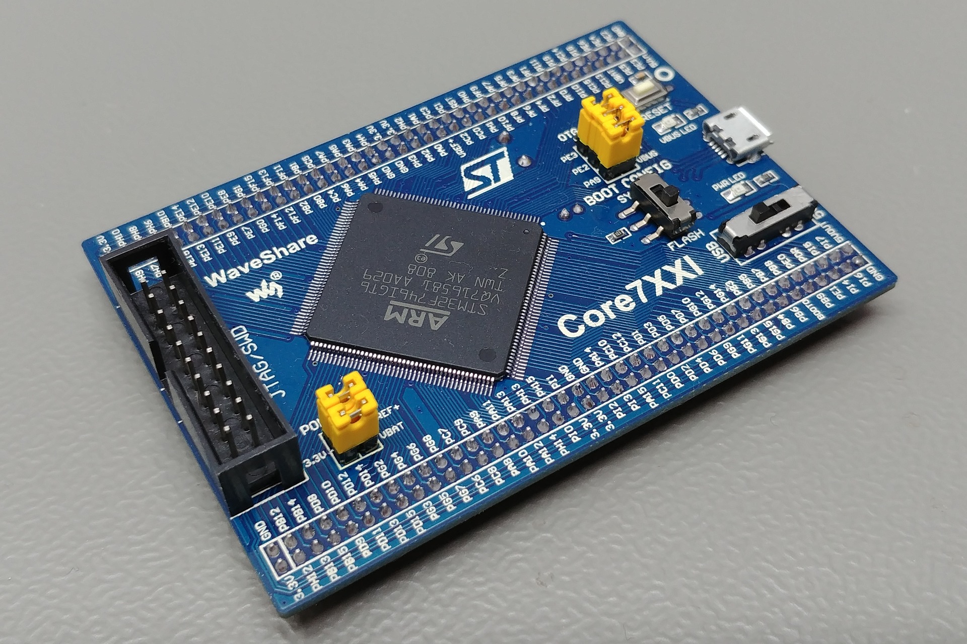 Picture of the WaveShare Core746I board
